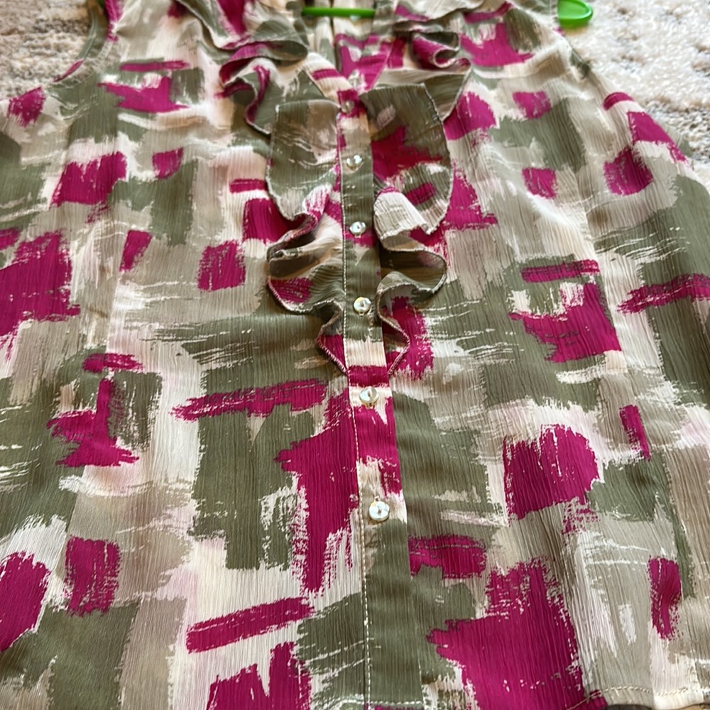 NWOT Ruffled Button Blouse - Picture 5 of 7